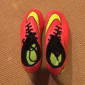 Nike hypervenom soccer cleats size 5.5